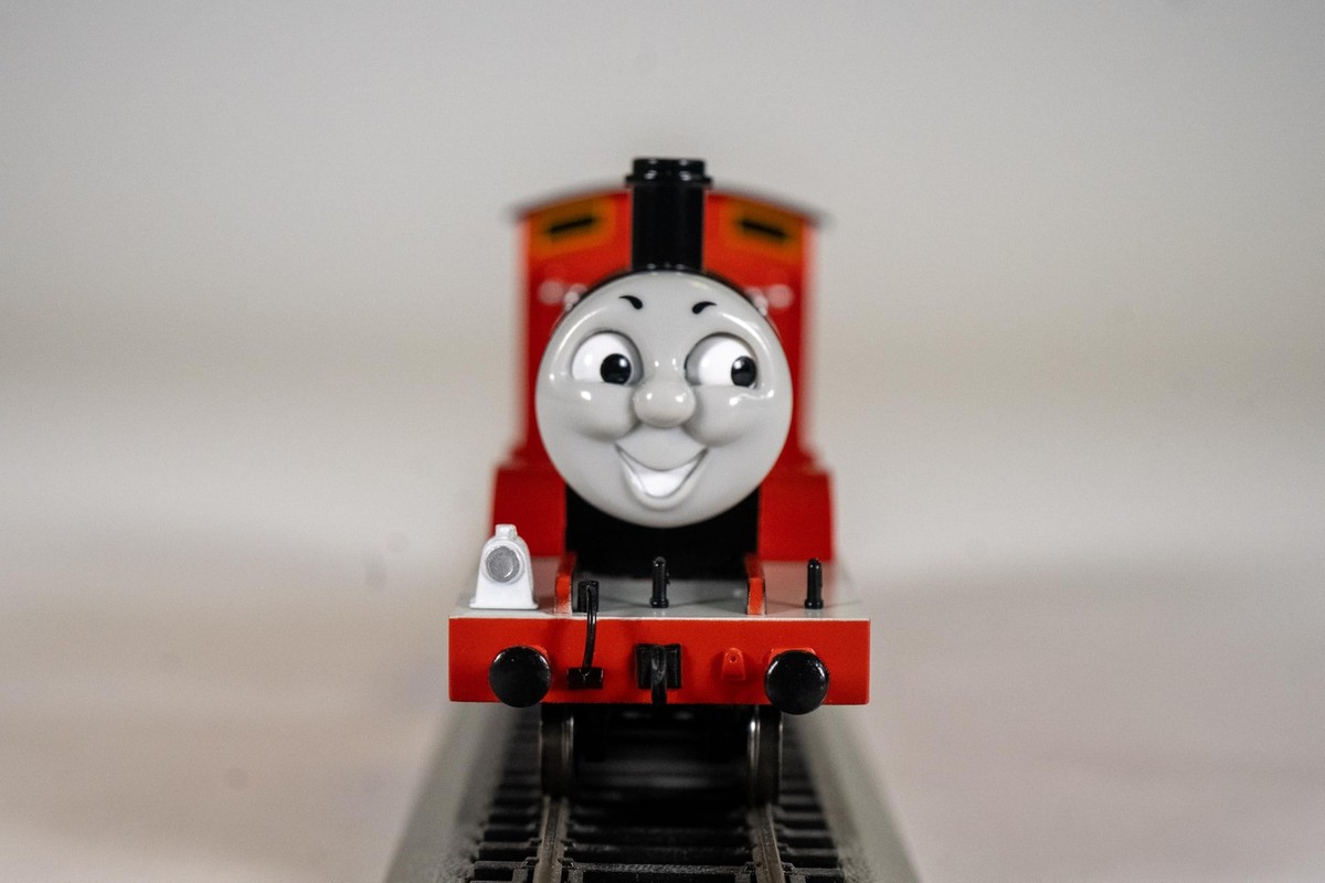 Bachmann HO Scale Thomas Moving Eyes Locomotive Train - Red