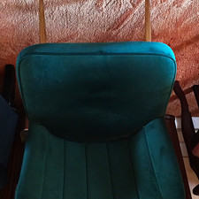 Green Velvet Tufted Accent Chair with Metal Legs