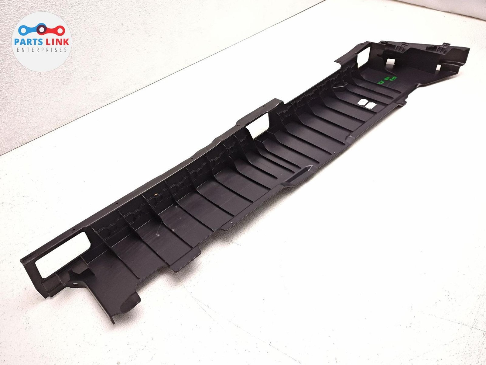 Bentley Bentayga 2016-2020 REAR+RIGHT Quarter panel trim