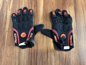 2002 DYE PAINTBALL CORE GLOVES RED/BLACK SIZE LARGE
