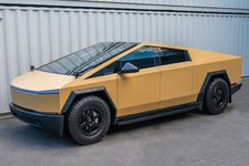 Tesla Cybertruck Aeromaxx Running Boards Side Steps - Cosmetic Blem Tesla Cybertruck Aeromaxx Running Boards Side Steps - Cosmetic Blem