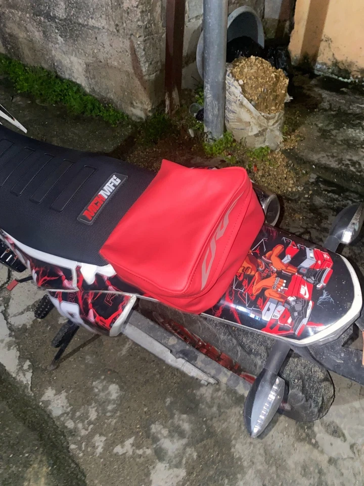 Bolsa de ferramentas para para-lamas traseira para HONDA CRF 110F 125F 150R 250L 250F 250R 250RX 300L - Imagem 4 de 4