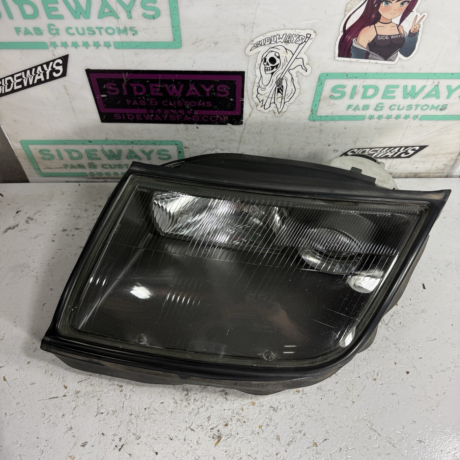 Lamborghini Diablo 1990-1996 Front Left Headlight