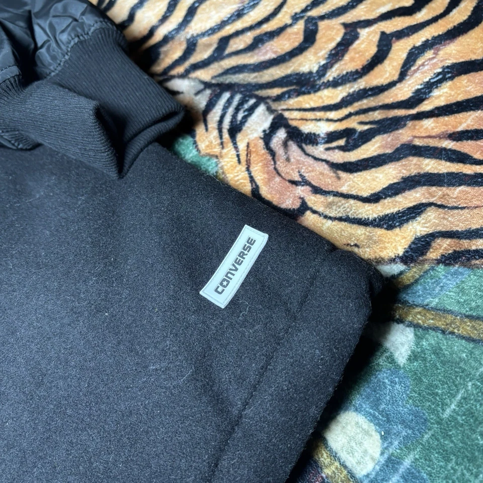 Jaqueta de beisebol Converse Varsity MA1 Parka casaco de botão de pressão preta grande nova com etiquetas - Imagem 4 de 4