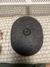 Beats by Dre Soft Carrying Case In A Grayish Black Color