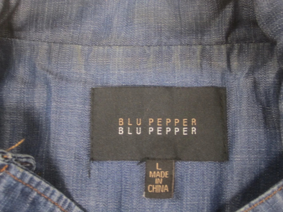 Camisa para mujer Blu Pepper grande con botones sin mangas cuello chaleco informal en capas Foto 3 de 4