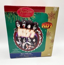 Carlton Cards Heirloom Merry Kiss-Mas KISS Ornament 2005 - Looks New!