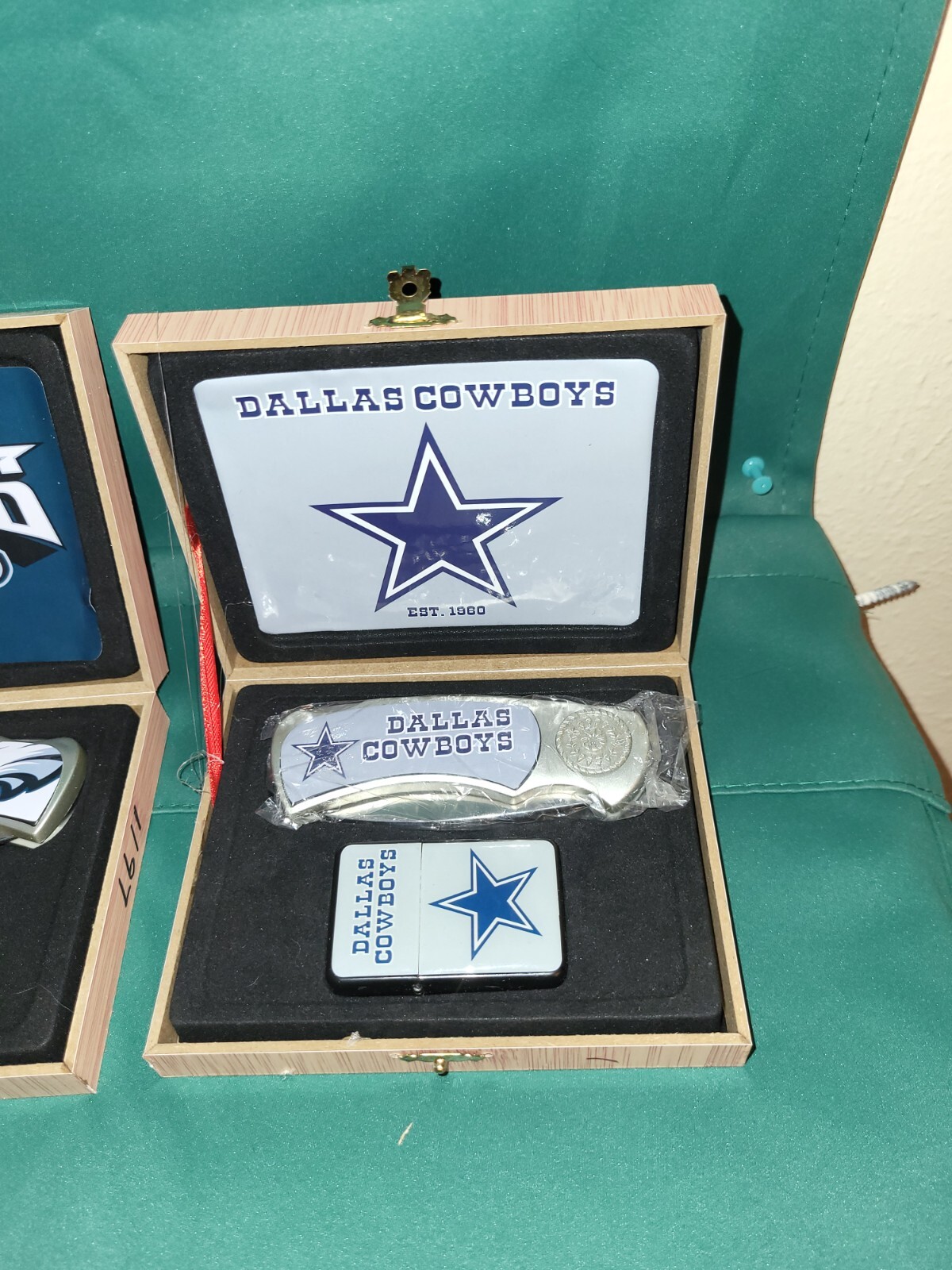 Dallas Cowboys logo knife and lighter set! NFL Football Team! Nice gift