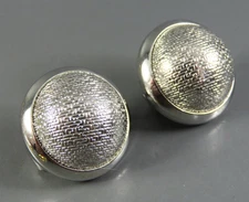 Vintage KRAMER CLIP ON EARRINGS Silver Tone Round Domed CROSS-HATCH CHAIN PRINT