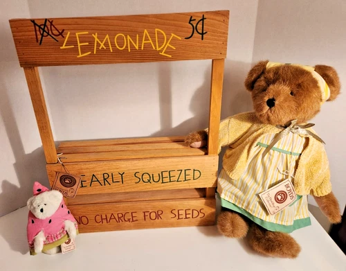 BOYDS BEARS LUCY'S WOODEN LEMON STAND w/LUCY MCLEMON & C.D.PEEKER all w/ Tags