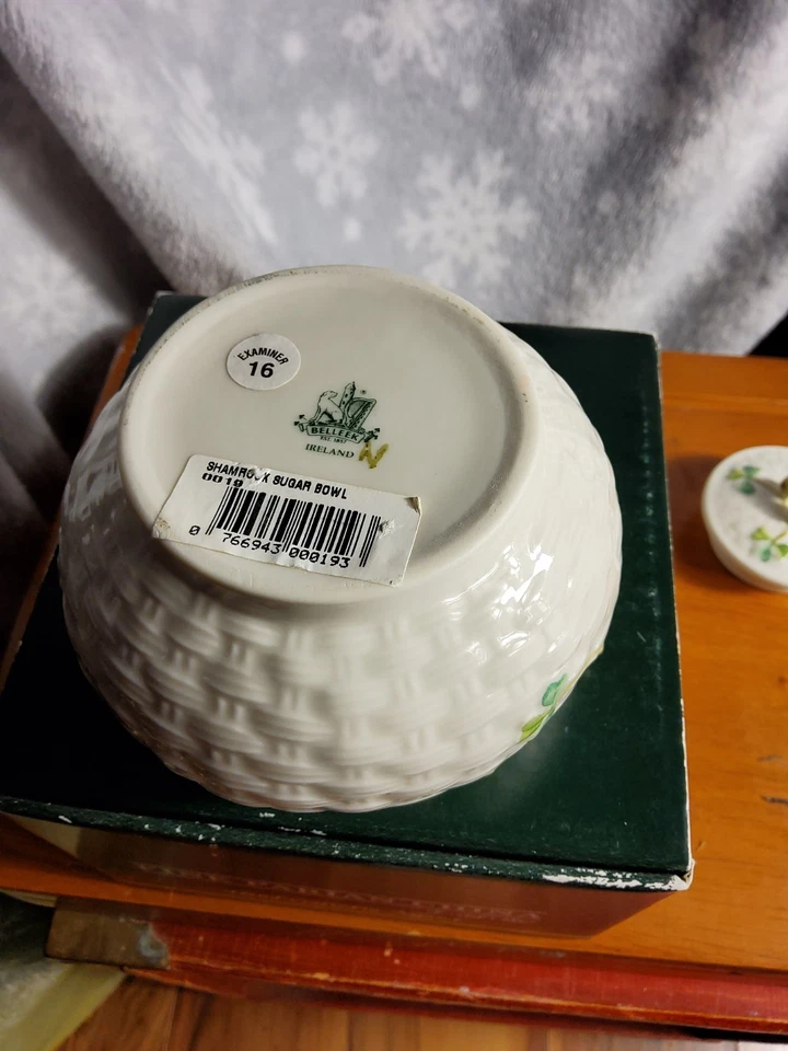 Azúcar cubierto de trébol Belleek Pottery Ltd. hecho a mano en Irlanda Foto 4 de 4