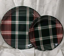 Hearth & Hand 8 pc STRIPE PLAID MELAMINE DINNER SALAD PLATES green Christmas NEW