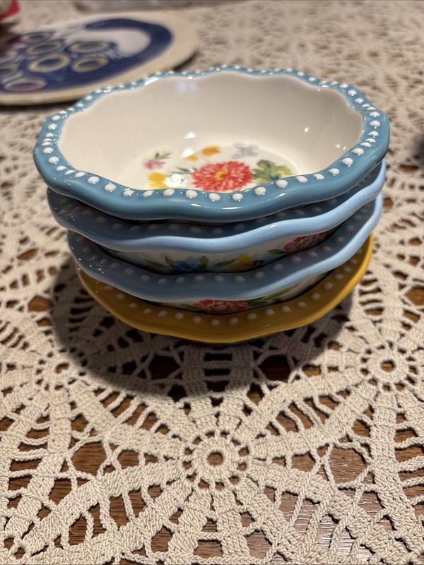 THE PIONEER WOMAN ( LOT OF 4) MINI STONEWARE PIE PANS  Unused NEW 4.75”