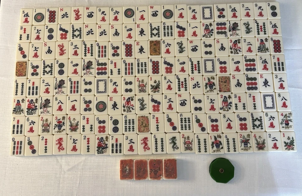 Vintage 1960s-1970s Mahjong Set Bakelite Racks 164 Tiles Chips Faux Leather Case - Image 3 of 4