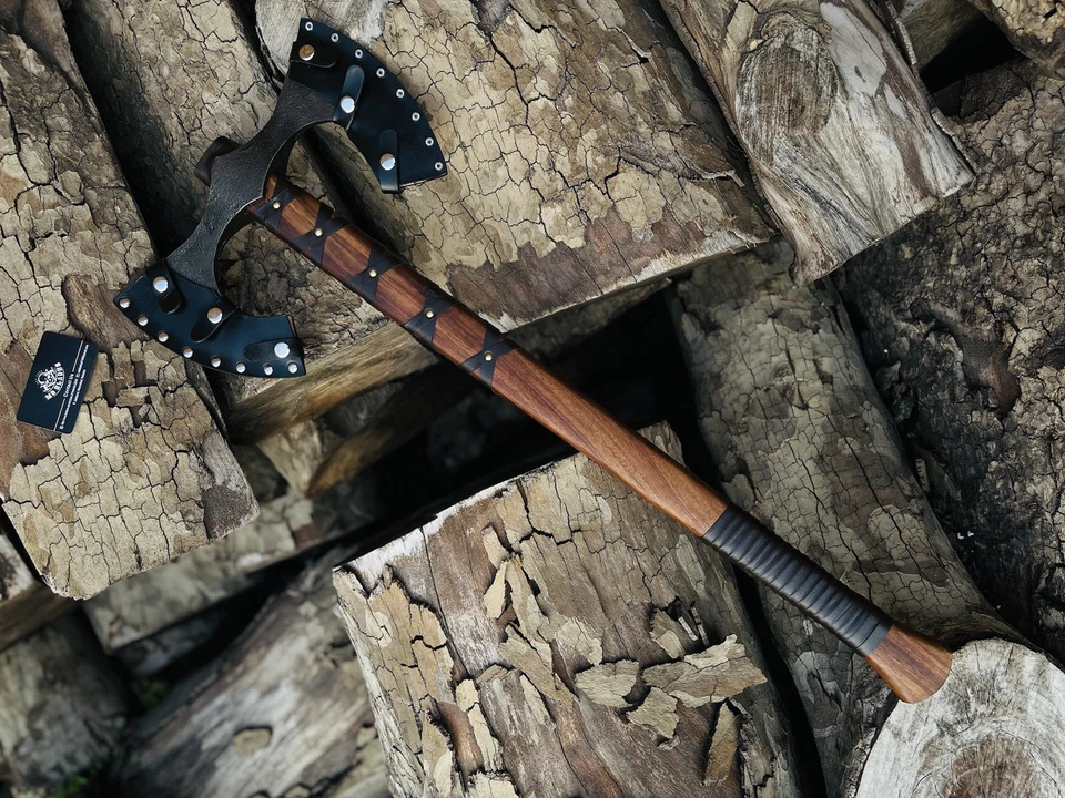 Hacha vikinga forjada a mano de doble cabeza con mango de madera | Hacha nórdica coleccionable Foto 4 de 4