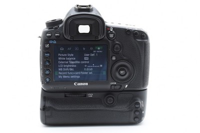 Canon EOS 5D Mark III ボディ&BG-E11 Canon BG-E11 Battery Grip for EOS 5D Mark III, 5DS, & 5DS R