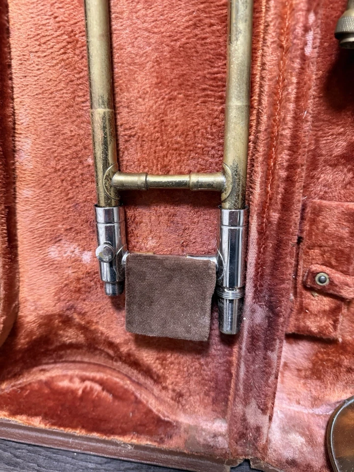 VTG 1940-50s, 50 Deluxe Getzen Trombone w/ORIGINAL case & MOUTHPIECE, Instrument - Image 4 of 4