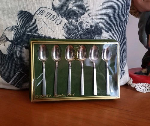 Oneida Stainless Steel NEW (6) Boxed Tea Spoons