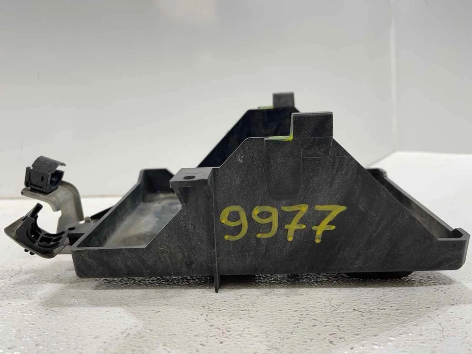 Se adapta a MAZDA CX9 2007-2015 3,7 L soporte de bandeja de batería L20656041F OEM Foto 2 de 4