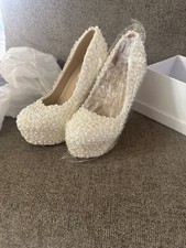 Fancy Wedding pumps white flowered with pearl size 8.5