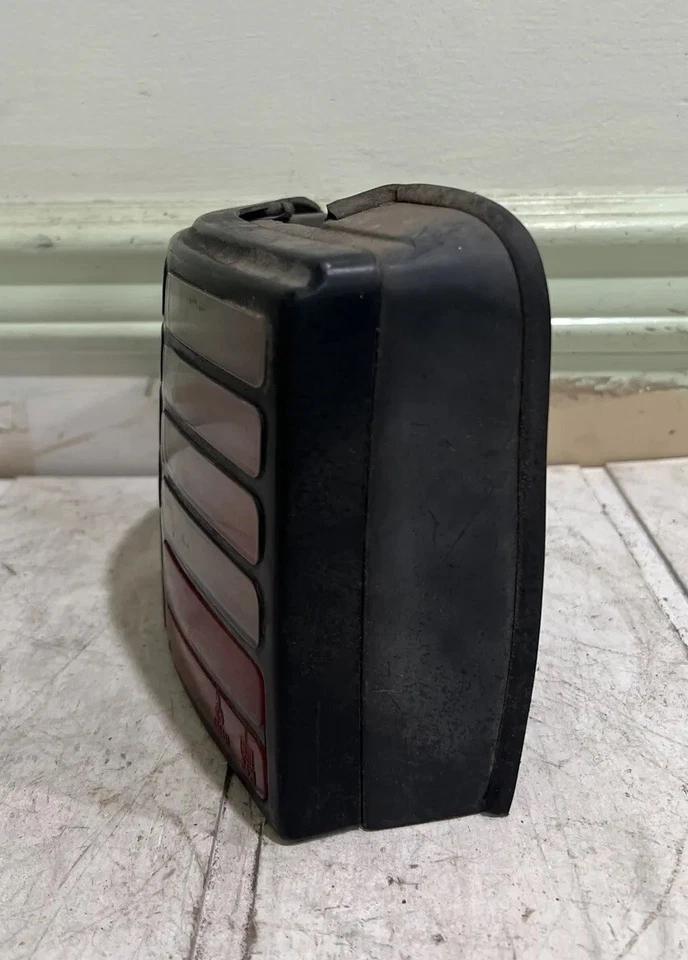 HYUNDAI SCOUPE 1990-1994 ORIGINAL OEM LUZ TRASERA IZQUIERDA LUZ TRASERA DEL LADO DEL CONDUCTOR Foto 4 de 4