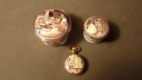 VINT 1997 ENGLISH HALCYON DAYS ENAMEL DISNEY BOX- MICKEY MOUSE PLAYING FOOTBALL - Picture 8 of 8