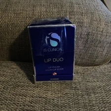 iS Clinical Lip Duo. Lip Cream OPEN BOX/ DAMAGED BOX