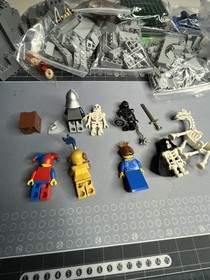 LEGO Castle 7079 Drawbridge Defense with Minifigures+Instructions