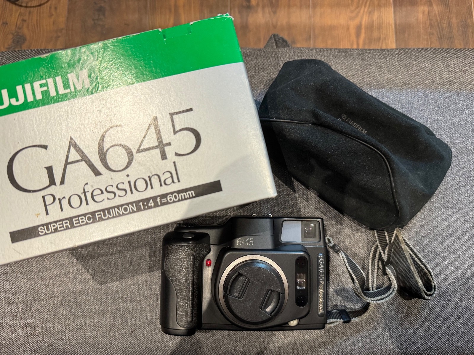 [VERY GOOD +  w/Case and Box] Fujifilm GA645 Pro 6x4.5 Medium Format Film Camera