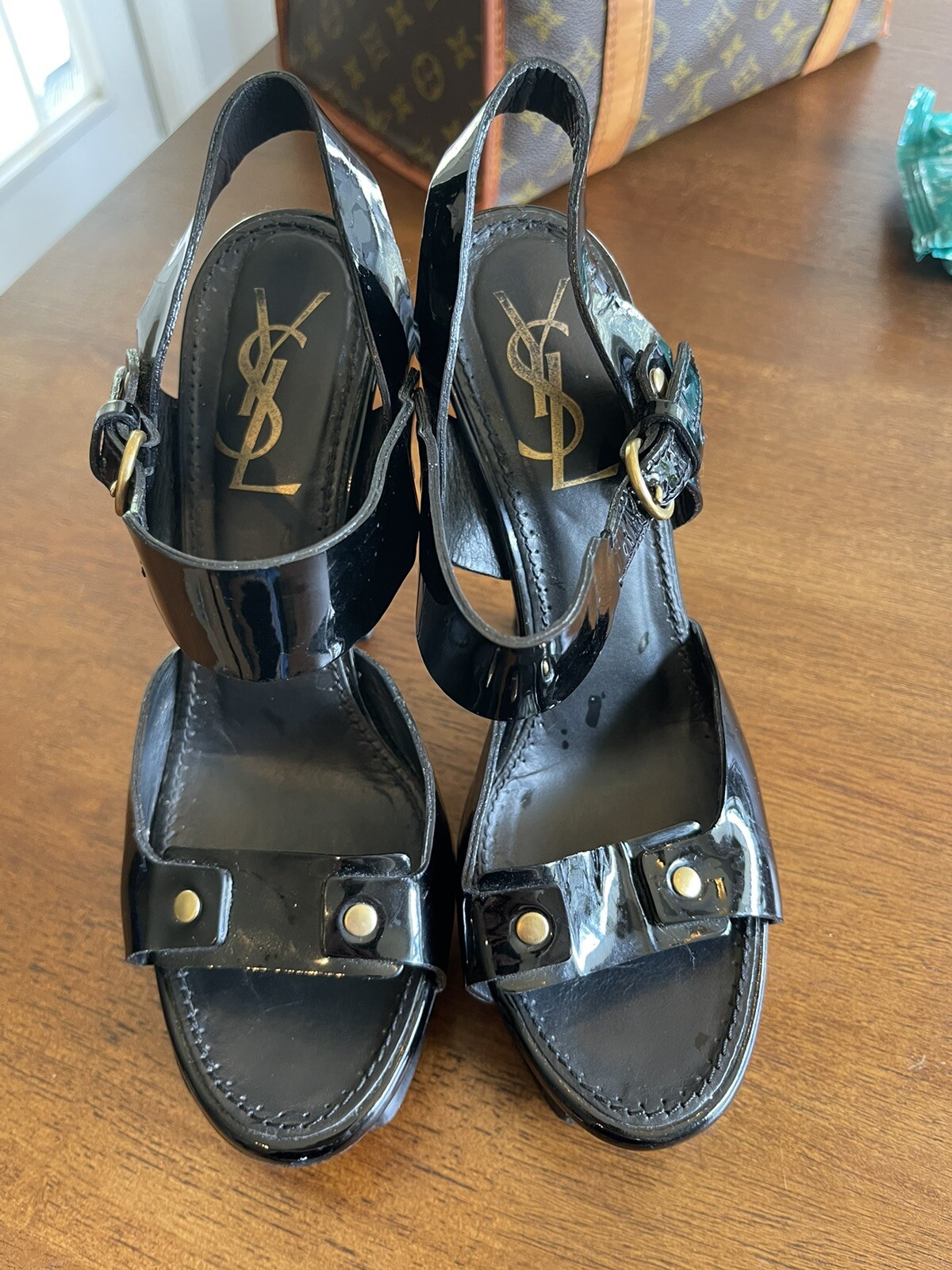 OFFERTA Sandali Yves Saint Laurent neri in vernice con tacco alto plateau misura 6