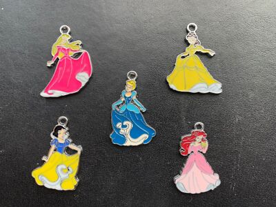 DISNEY PRINZESSIN CHARM ANHÄNGER EMAILLE METALL ASCHENPUTTEL ARIELLE SCHNEEWITTCHEN