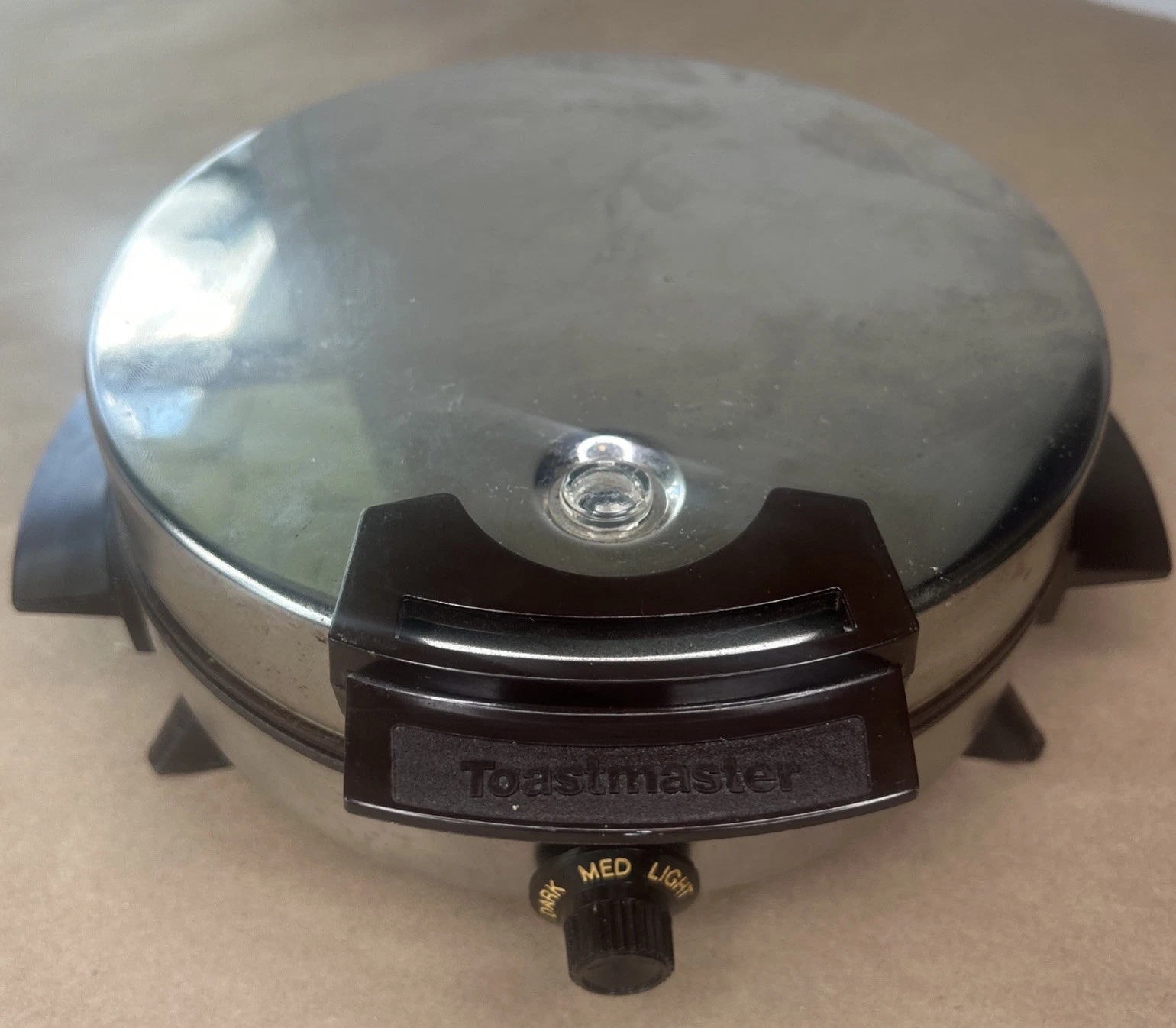 VTG Toastmaster Waffle Iron Maker Baker Non Stick Chrome Round TESTED