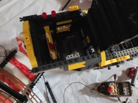 lego  4195 And 6285 Barracuda And Queen Anne's Revenge Not Complete