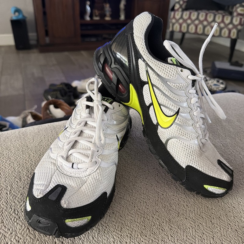 Nike Air Torch 4 Men’s Size 9.5 White Sneakers