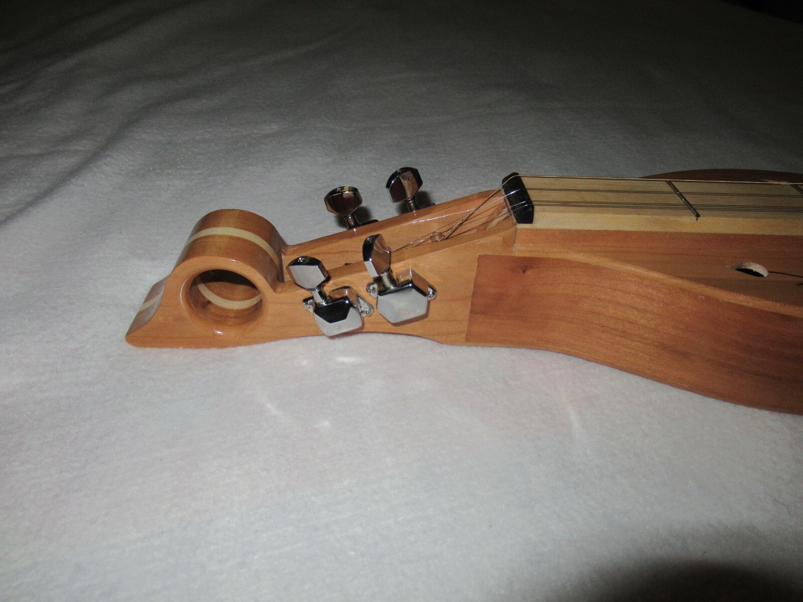 Maze Hourglass Mountain Dulcimer Made USA Leaves Sound holes all Cherry