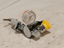 Victor Medical Products 1880 medical air gas regulator, CGA-950 yoke 3000 PSI