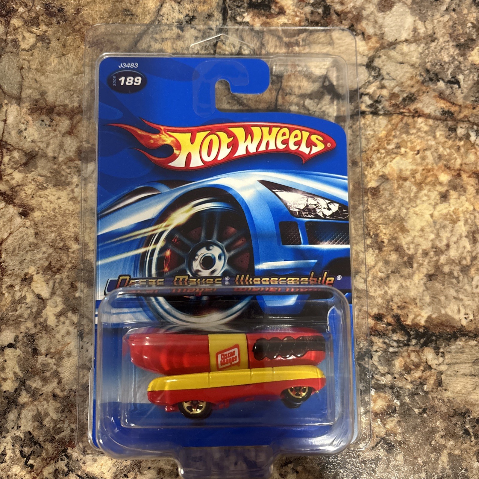 Hot Wheels 2006 Oscar Mayer Wienermobile in Free Protector