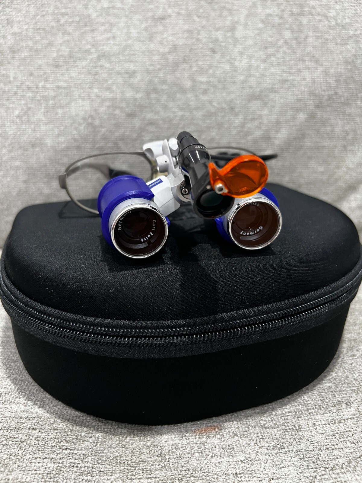 Carl Zeiss EyeMag Pro Dental Surgical Loupes + LumaDent UniLux Light