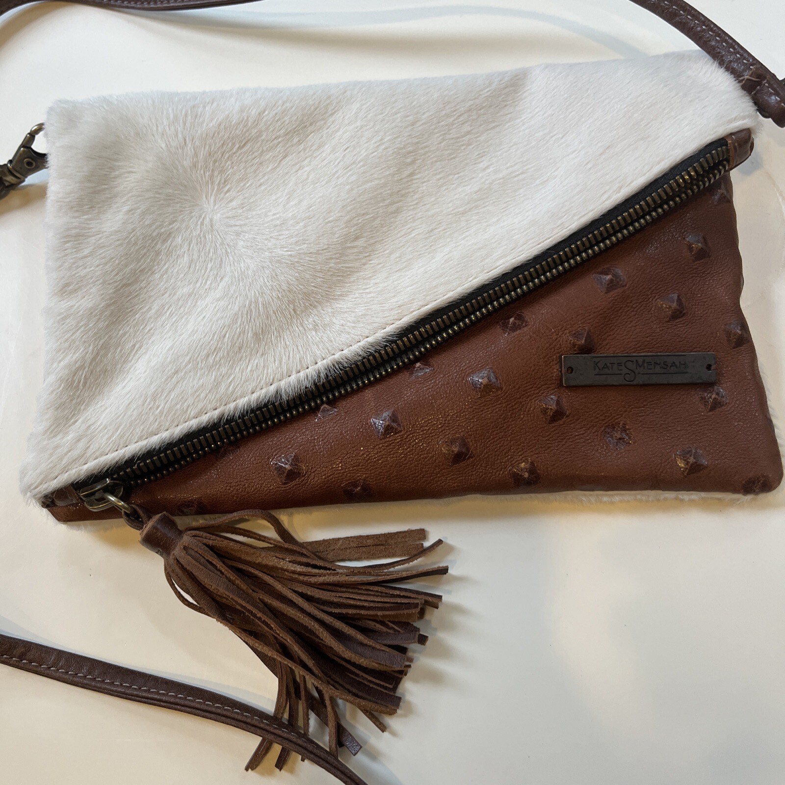 Borsa a tracolla Kate A Mensah Marrone in pelle con pelliccia bianca pony fatta a mano in perfette condizioni