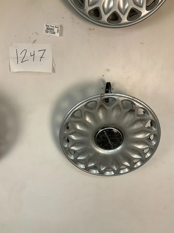 Tapacubos cubierta de rueda de 14" Plymouth Voyager Acclaim Sundance 1994-1995 OEM 4 Foto 2 de 4