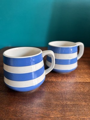 Vintage 2 x T.G. Grüne Cornishware blau-weiße Tassen von Judith Onions