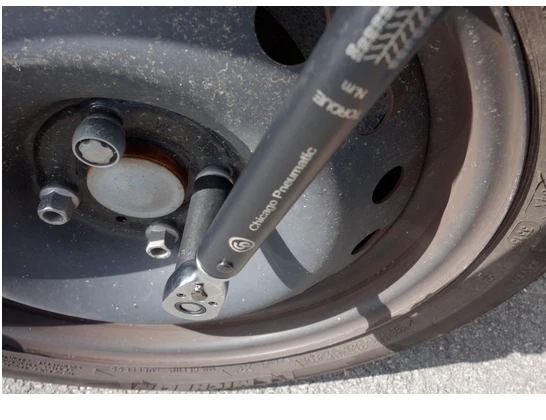 LLAVE DINAMOMÉTRICA CHICAGO NEUMÁTICA DE 1/2 PULGADA - FT. LB. - CP8917 Foto 2 de 4