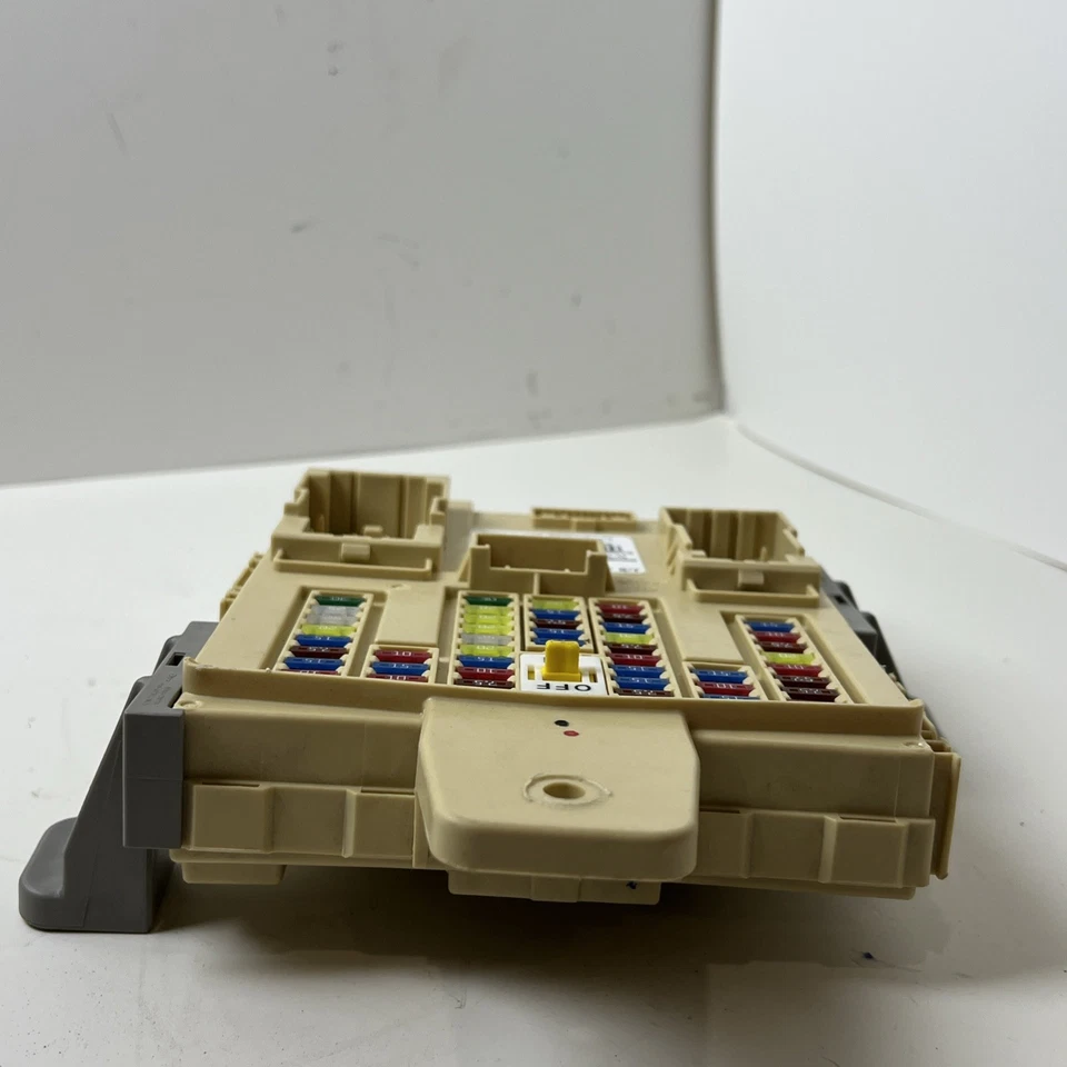 Hyundai Santa Fe XL 2018 cabina relé de fusibles caja de conexiones 81850-B8600 OEM Foto 4 de 4