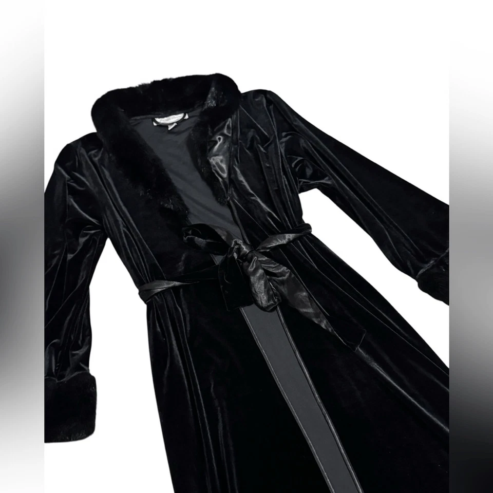 JACALYN BENNETT VTG black belted velour Long Robe with faux fur trim sz large - Image 3 of 4