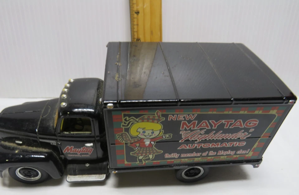 Camión de reparto internacional Maytag Highlander 1957 automático escala 1:34 Foto 3 de 4