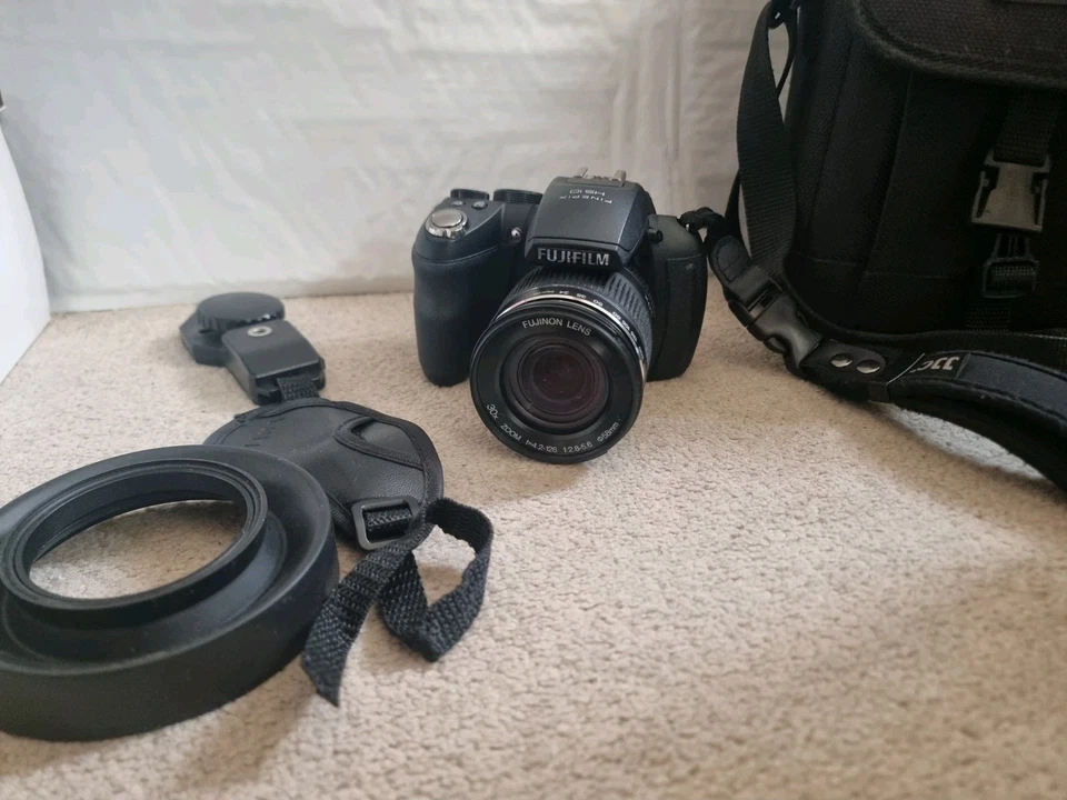 Fujifilm FinePix HS10, photo 1 of 5