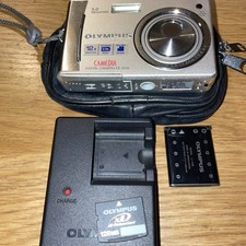 Olympus Digital Camera FE-5500 5.0MP Silver with case ,charger @ 128 mb xd card
