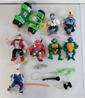 Y-709 VINTAGE COLLECTION OF 80/90'S TEENAGE MUTANT NINJA TURTLES FIGURES & ACC.!