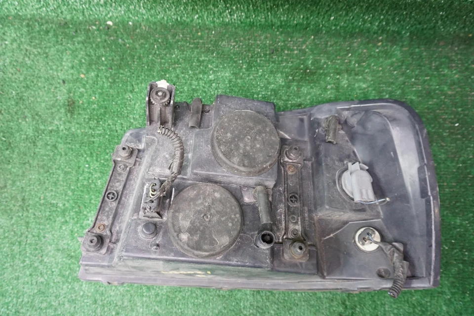 2002 2003 2004 2005 2006 2007 08 09 GMC Envoy Base Faro Izquierdo OEM 15866071 Foto 4 de 4