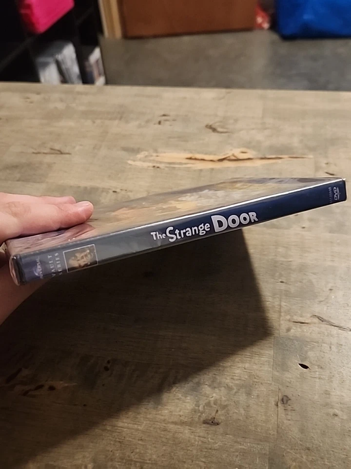 The Strange Door [DVD] Black & White, NTSC New Sealed Universal Vault Series Foto 3 de 4